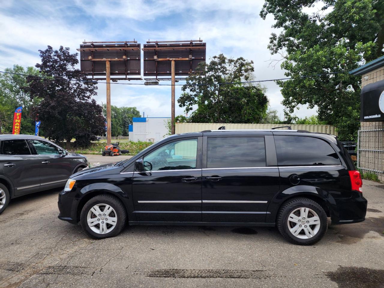 2015 Dodge Grand Caravan Crew l Clean Carfax l No accidents l Sunroof l FWD