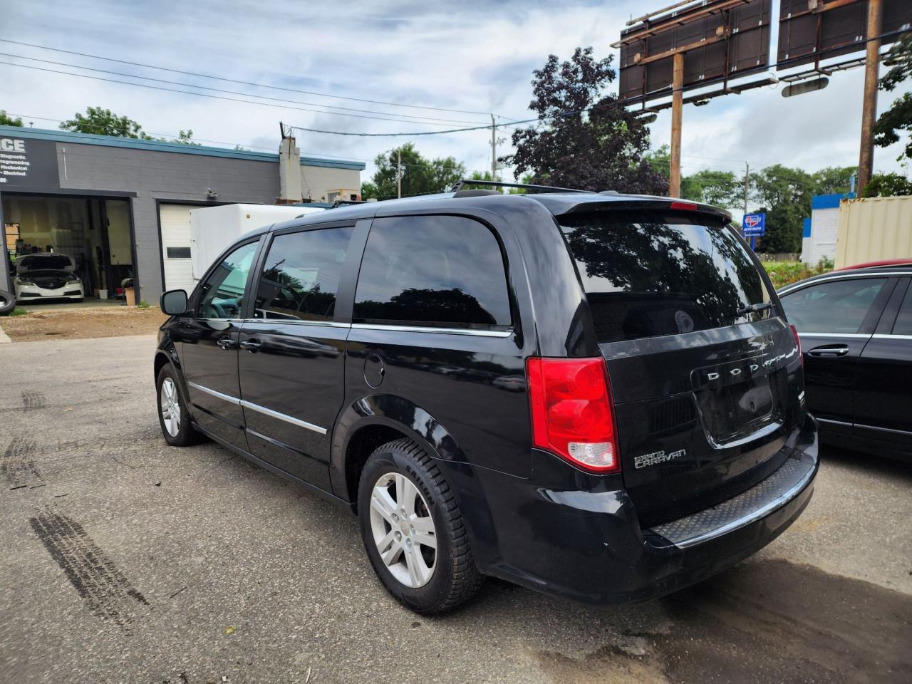 2015 Dodge Grand Caravan Crew l Clean Carfax l No accidents l Sunroof l FWD
