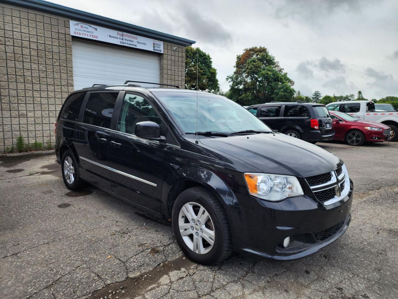 2015 Dodge Grand Caravan Crew l Clean Carfax l No accidents l Sunroof l FWD