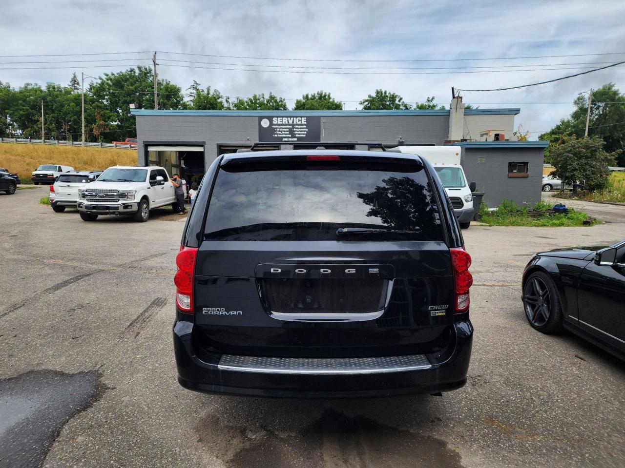 2015 Dodge Grand Caravan Crew l Clean Carfax l No accidents l Sunroof l FWD