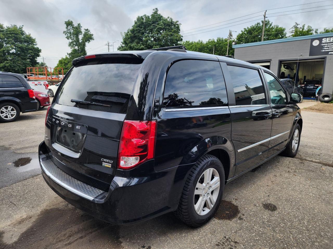 2015 Dodge Grand Caravan Crew l Clean Carfax l No accidents l Sunroof l FWD