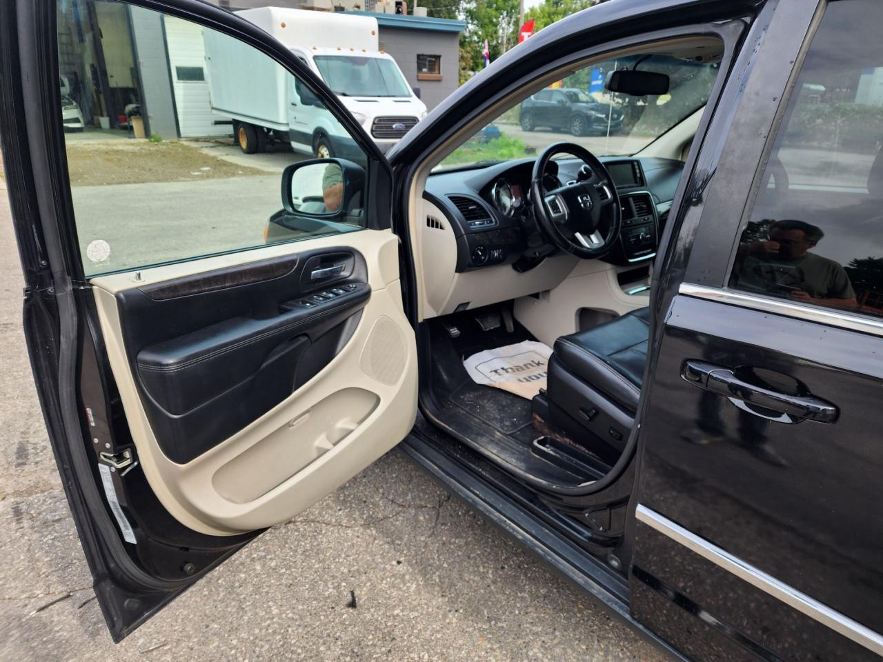 2015 Dodge Grand Caravan Crew l Clean Carfax l No accidents l Sunroof l FWD