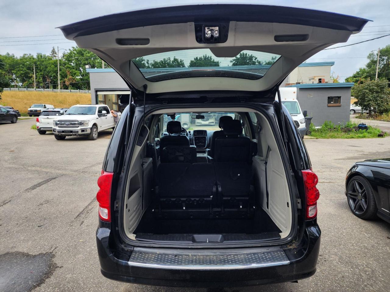2015 Dodge Grand Caravan Crew l Clean Carfax l No accidents l Sunroof l FWD