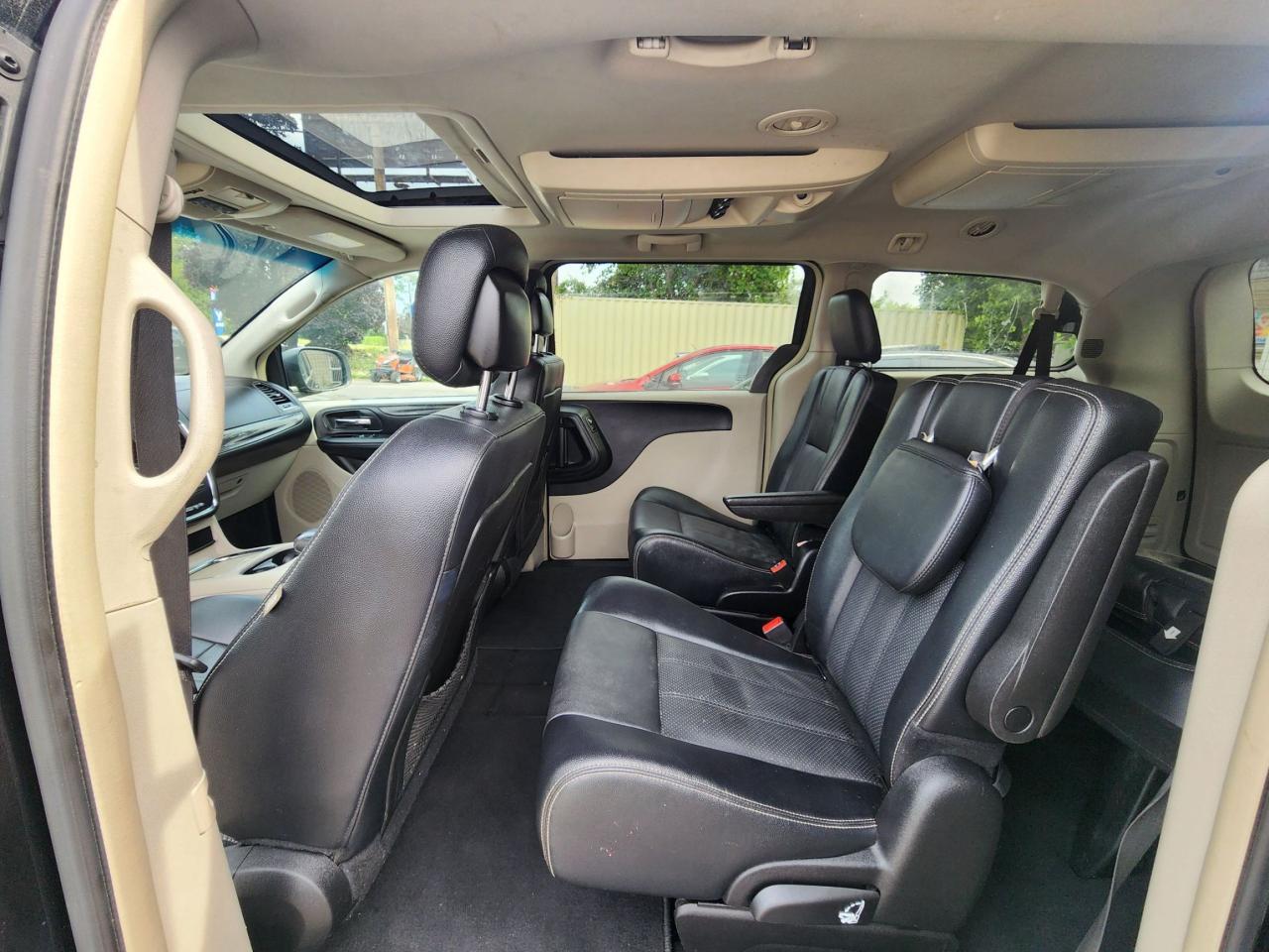 2015 Dodge Grand Caravan Crew l Clean Carfax l No accidents l Sunroof l FWD