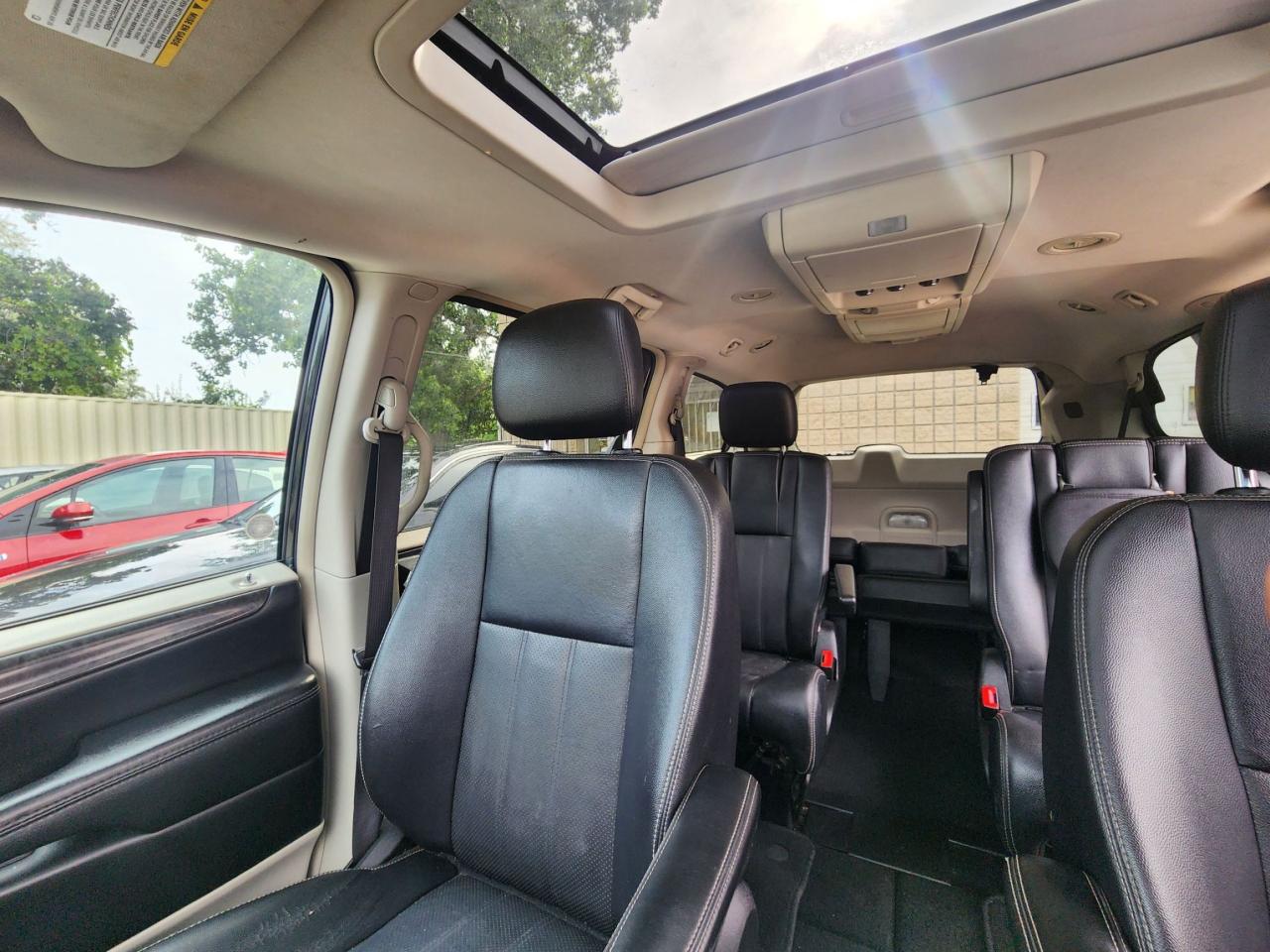 2015 Dodge Grand Caravan Crew l Clean Carfax l No accidents l Sunroof l FWD