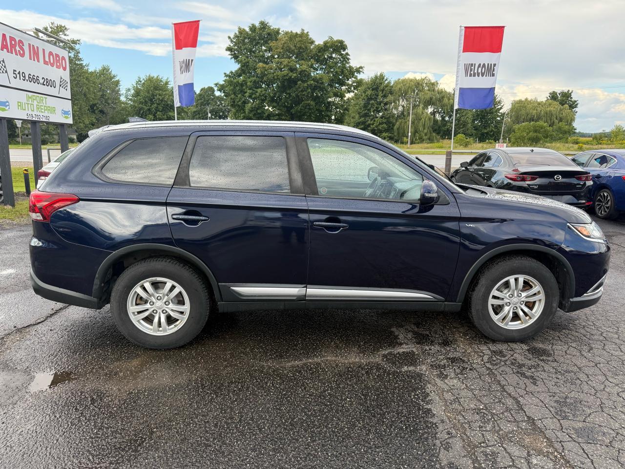 2017 Mitsubishi Outlander SE Photo2