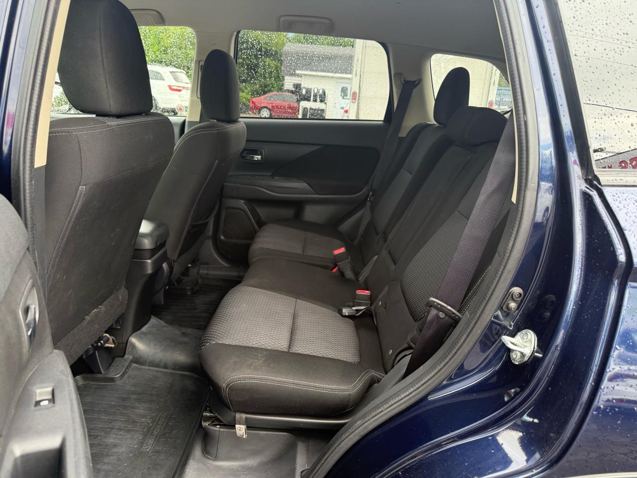 2017 Mitsubishi Outlander SE Photo10