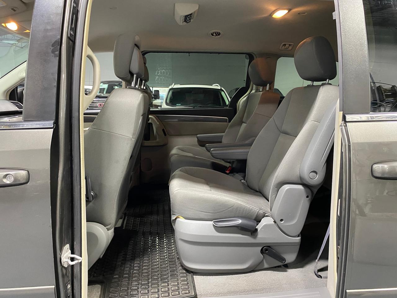 2010 Volkswagen Routan Comfortline - Photo #12