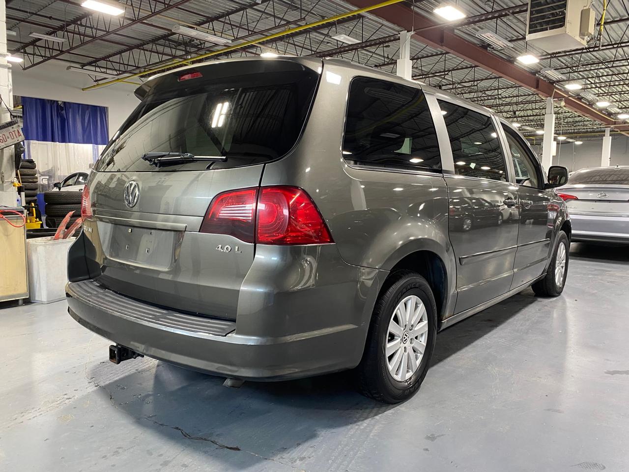 2010 Volkswagen Routan Comfortline Photo4