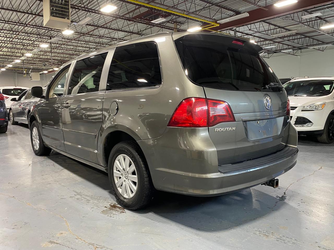 2010 Volkswagen Routan Comfortline Photo2