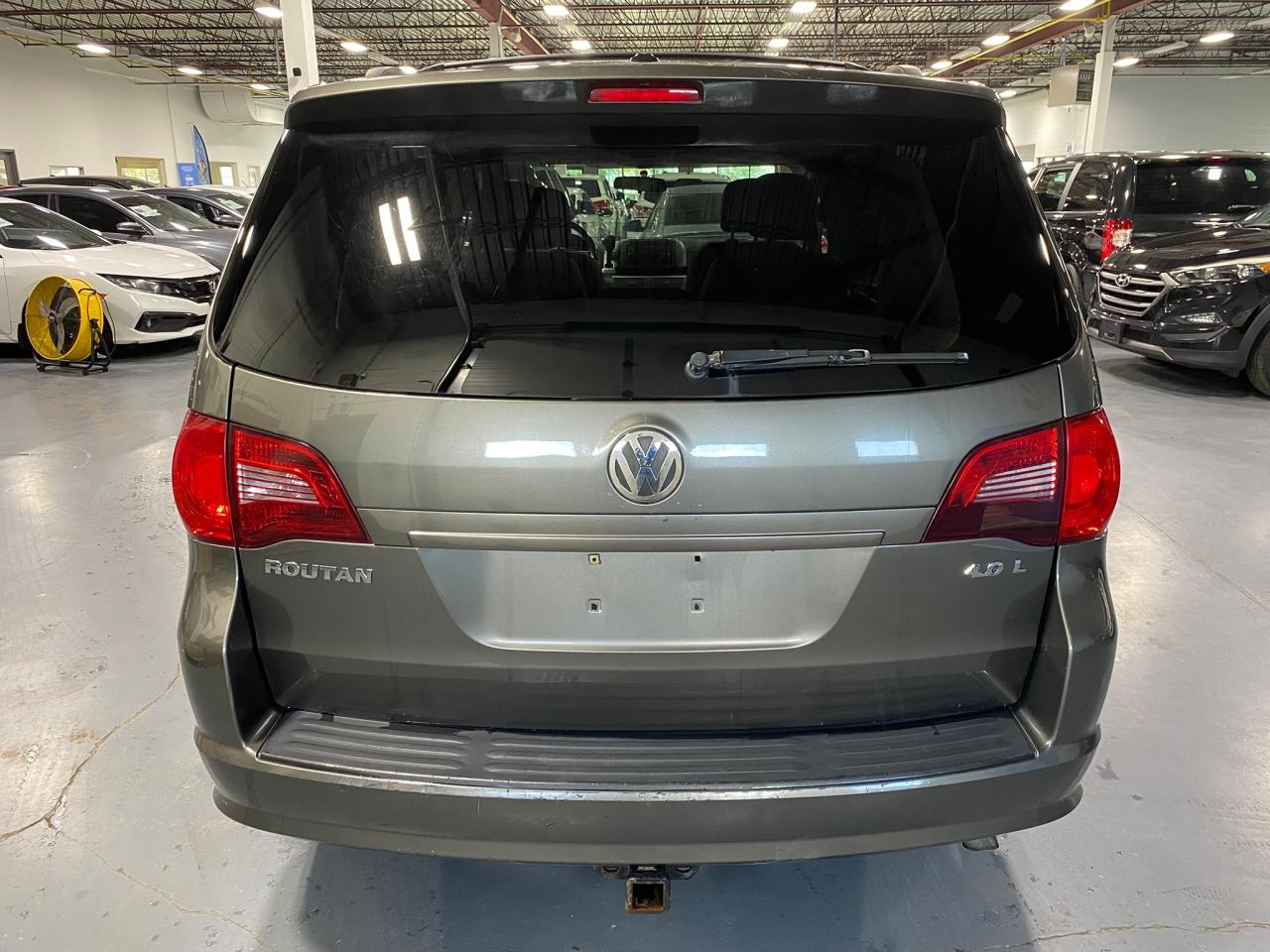 2010 Volkswagen Routan Comfortline - Photo #4