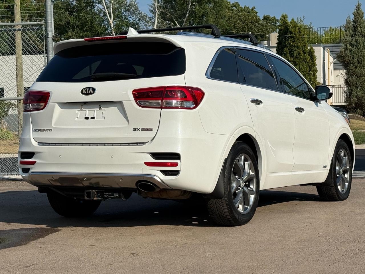 2016 Kia Sorento 2.0L Turbo SX - Photo #3
