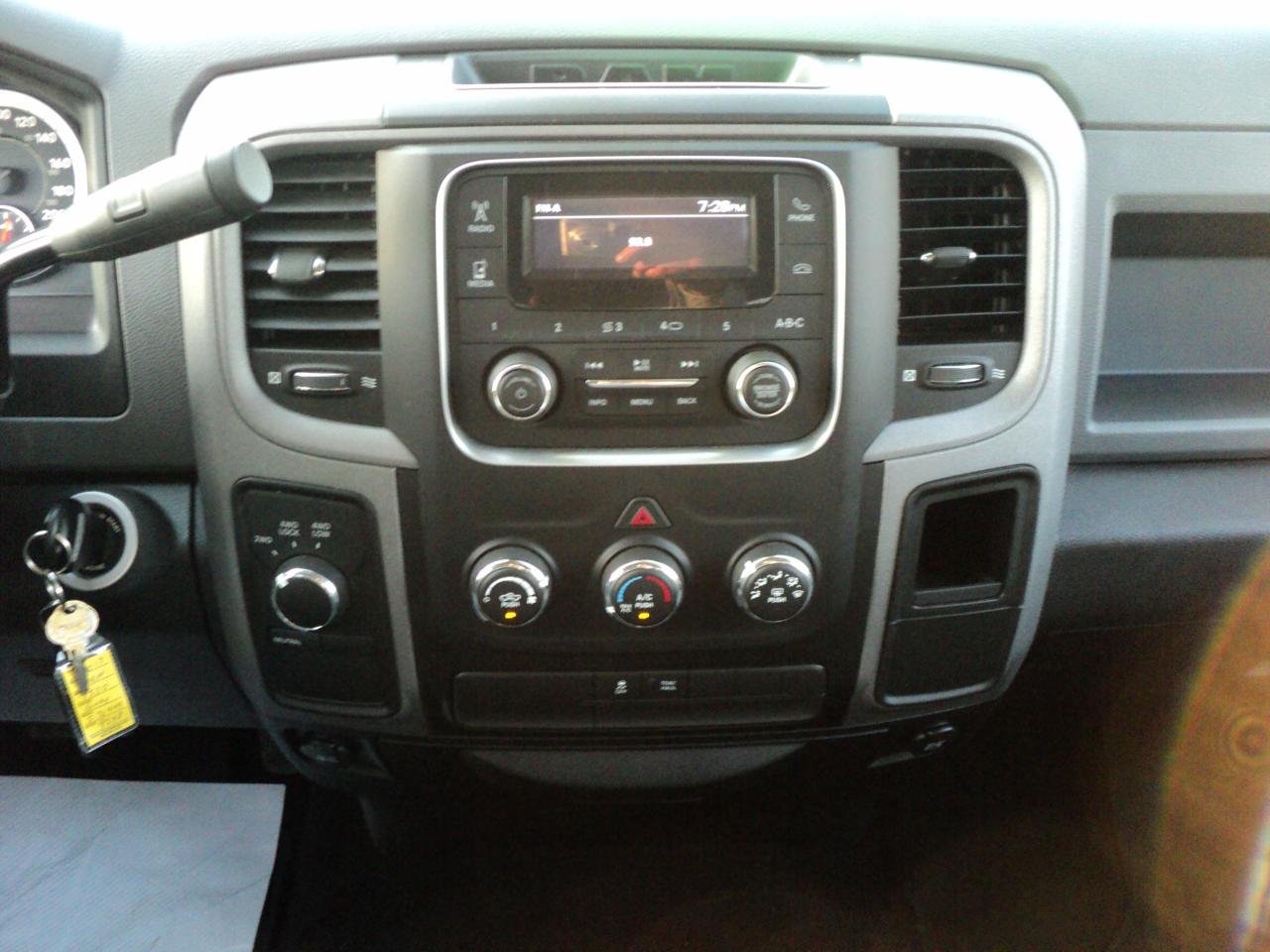 2017 RAM 1500 ST CREW CAB 4WD 5.7L8cyl Hemi 6'4"Box BackUpCam - Photo #16