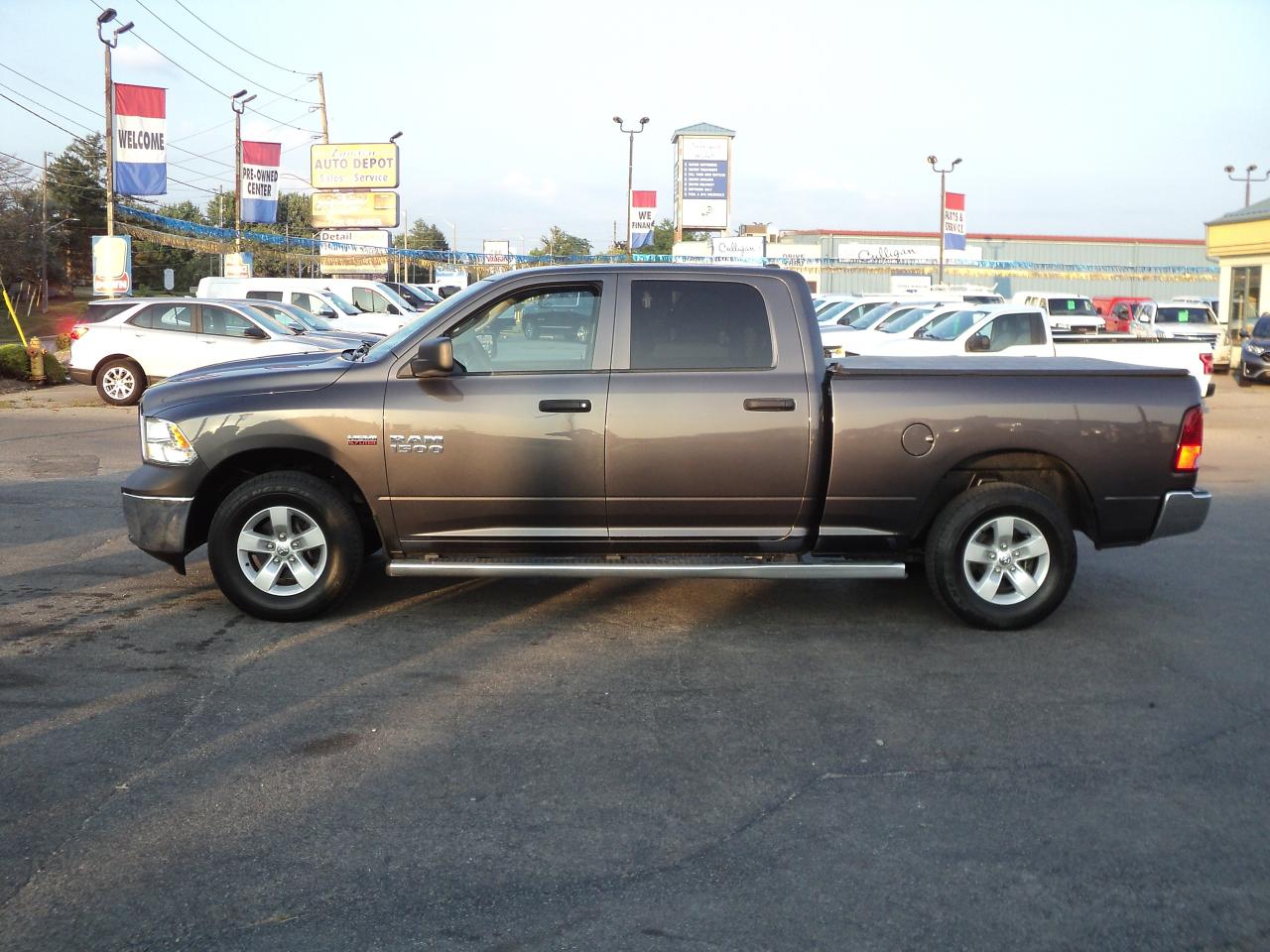 2017 RAM 1500 ST CREW CAB 4WD 5.7L8cyl Hemi 6'4"Box BackUpCam Photo4