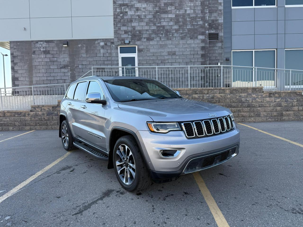 This 2018 Jeep Grand Cherokee WK feels like strength and sophistication combined into one commanding SUV. Every drive delivers confidence with its bold presence, comfortable interior, and the sense of freedom that comes from true capability.<div></div><div></div><div><br></div><div><ul><li>All credit accepted: good, bad, new to Canada, bankruptcy, collections, repossessions, student/work visas</li><li>In-house financing available (O.A.C.)</li><li>Low bi-weekly payments & instant approvals</li><li>Up to 6 months no payments (interest accrues)</li><li>Credit consolidation, unemployment insurance, negative equity coverage</li><li>Financing, APR & payments vary by personal credit (O.A.C.)</li></ul></div><div><br></div><div><b>Open 7 days:</b> MonThu 107, FriSat 106, Sun 103</div><div><b>Location: </b>10-40 Hopewell Way NE, Calgary (behind Enterprise Car Rental)</div><div><b>Contact:</b> 403-402-2015 or www.gtmotorsports.ca </div><div>Full mechanical fitness assessment, Carfax & warranty included</div><div>AMVIC licensed dealer</div><div>Price based on vehicle only (aftermarket, fees & GST extra)</div><div><br></div><div></div><div></div>