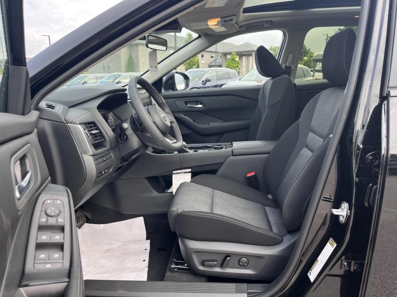 2026 Nissan Rogue AWD SV Moonroof Photo