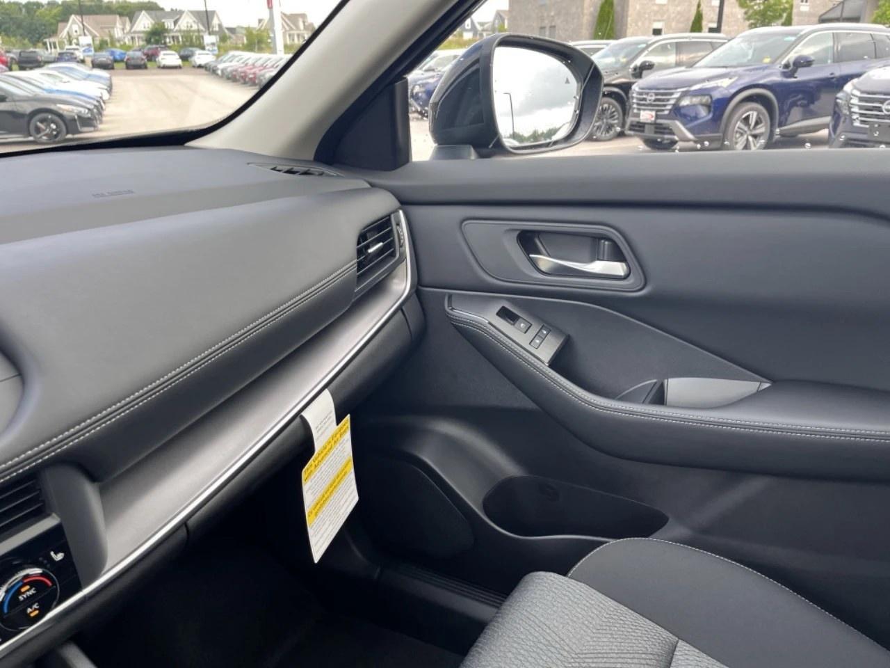 2026 Nissan Rogue AWD SV Moonroof Photo