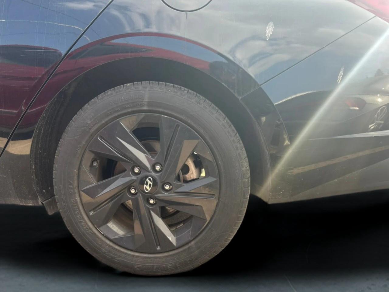 2023 Hyundai Elantra SEL Photo