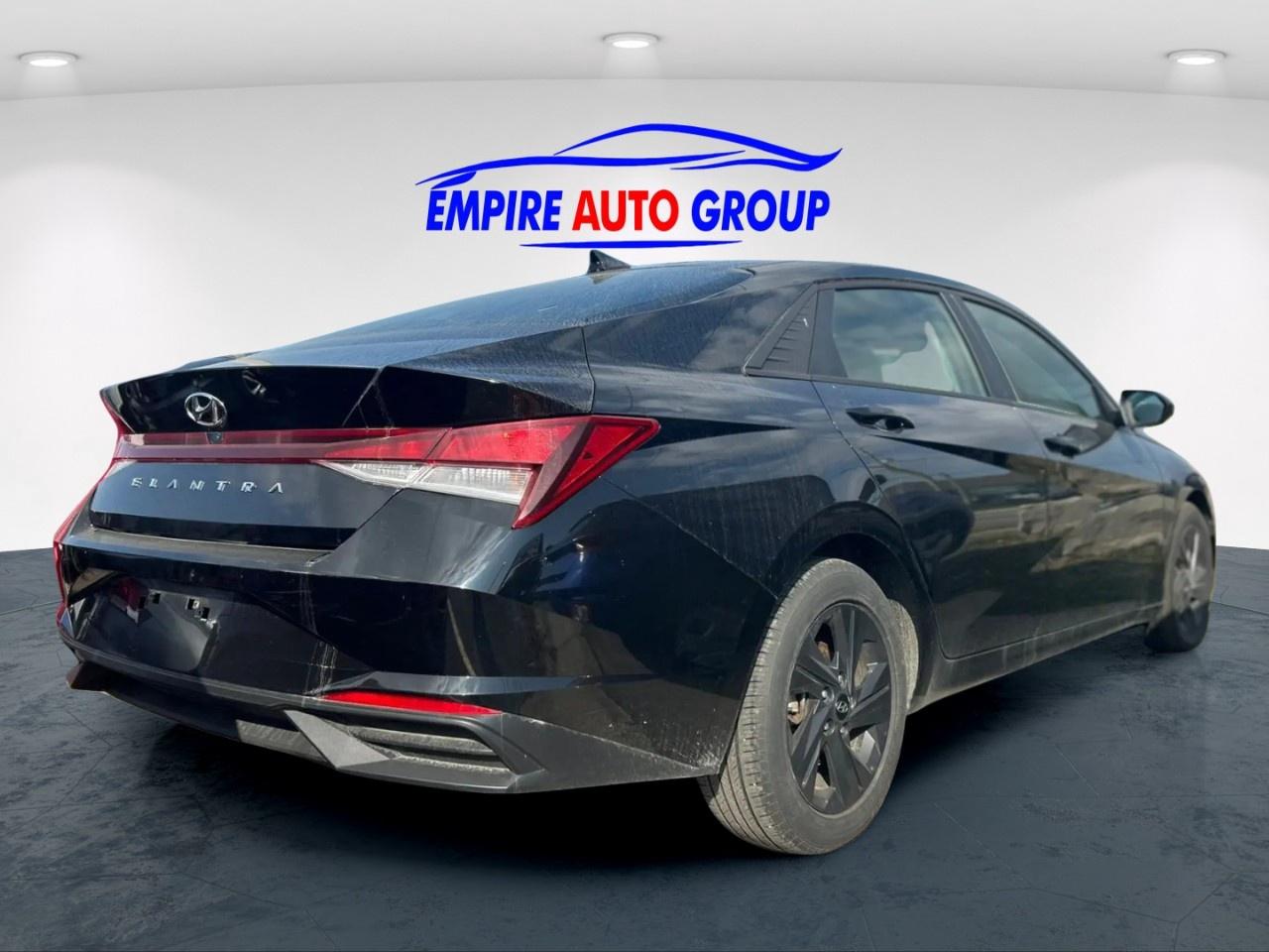 2023 Hyundai Elantra SEL Photo