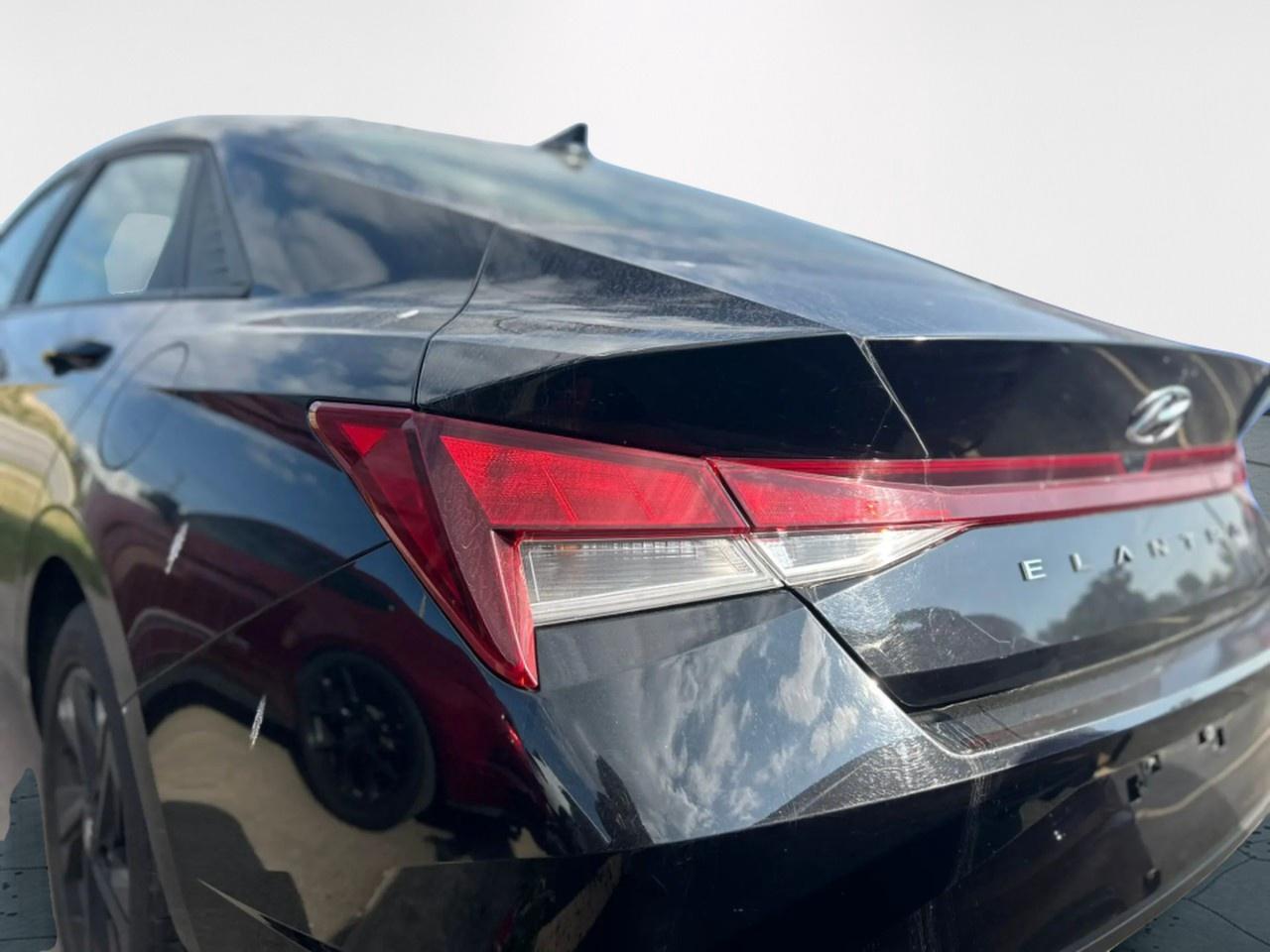 2023 Hyundai Elantra SEL Photo