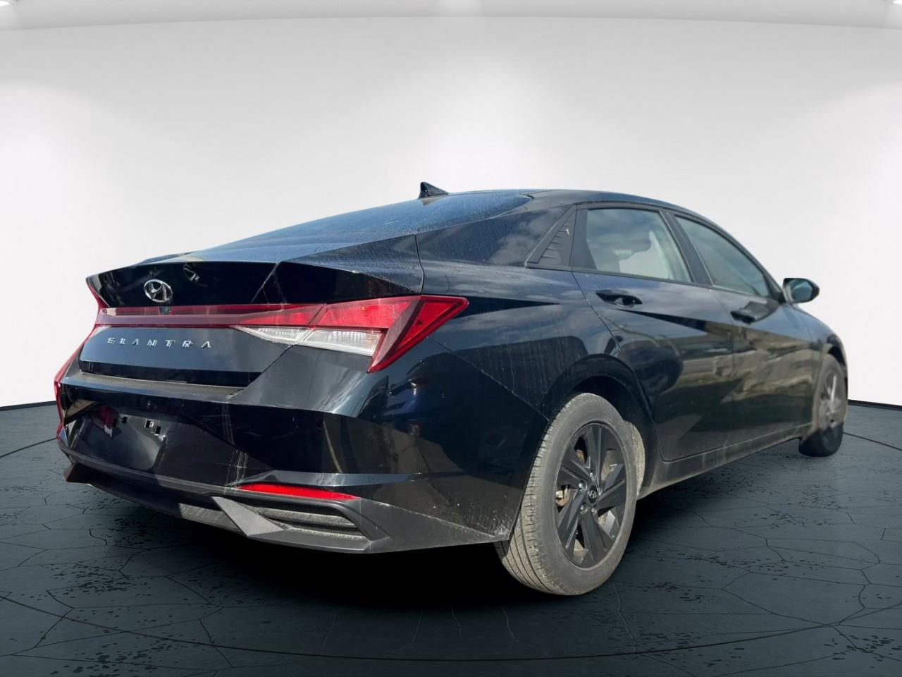 2023 Hyundai Elantra SEL Photo4