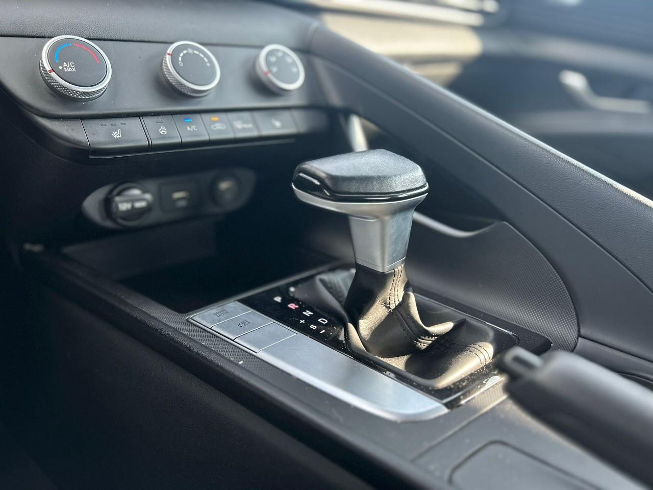 2023 Hyundai Elantra SEL Photo