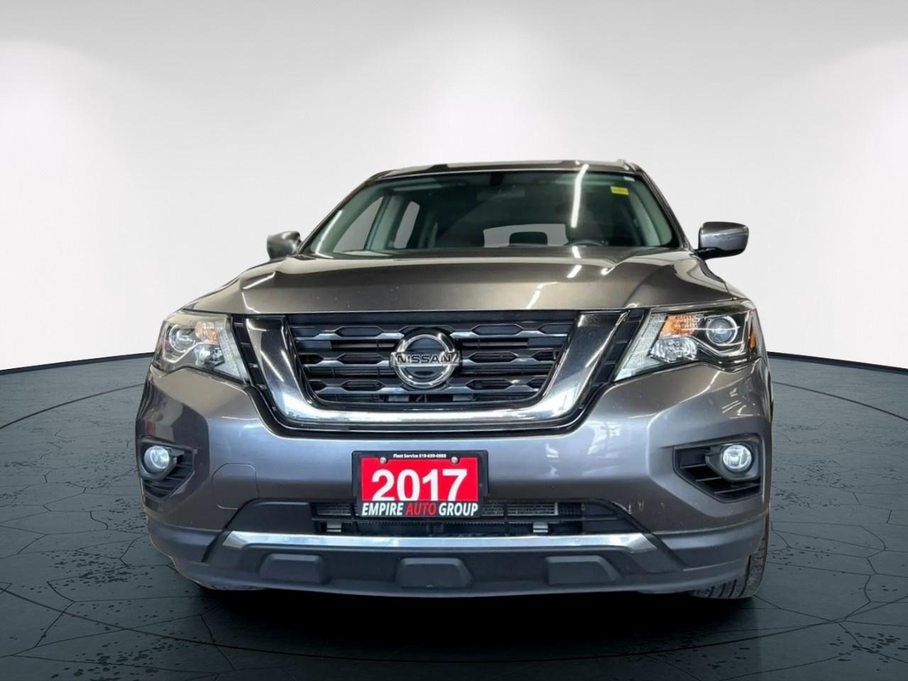 2017 Nissan Pathfinder SV Photo3
