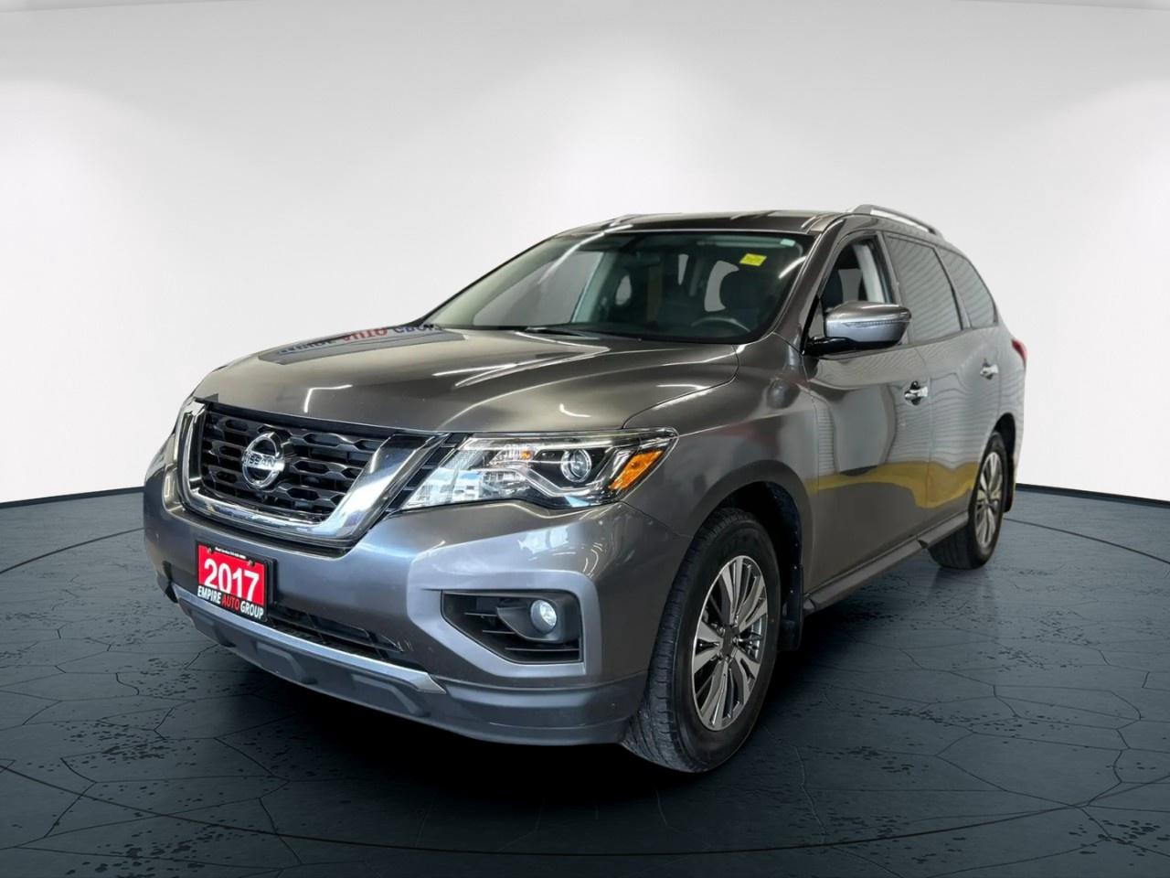 2017 Nissan Pathfinder SV Photo