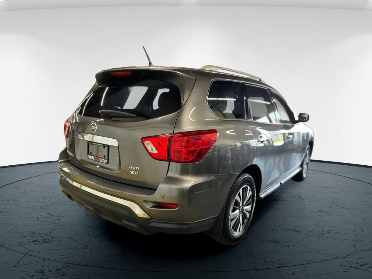 2017 Nissan Pathfinder SV Photo