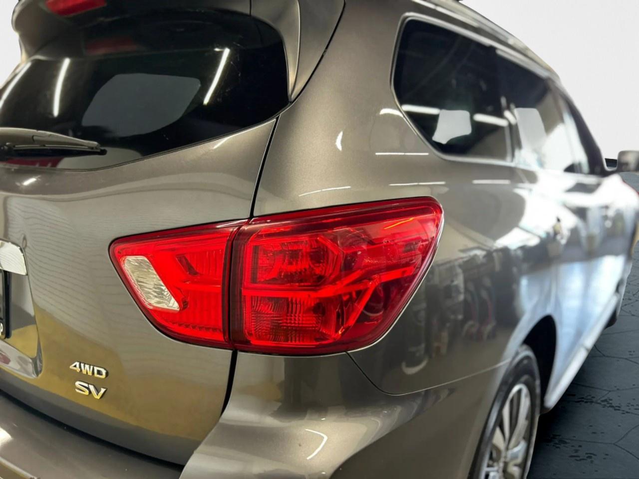 2017 Nissan Pathfinder SV Photo