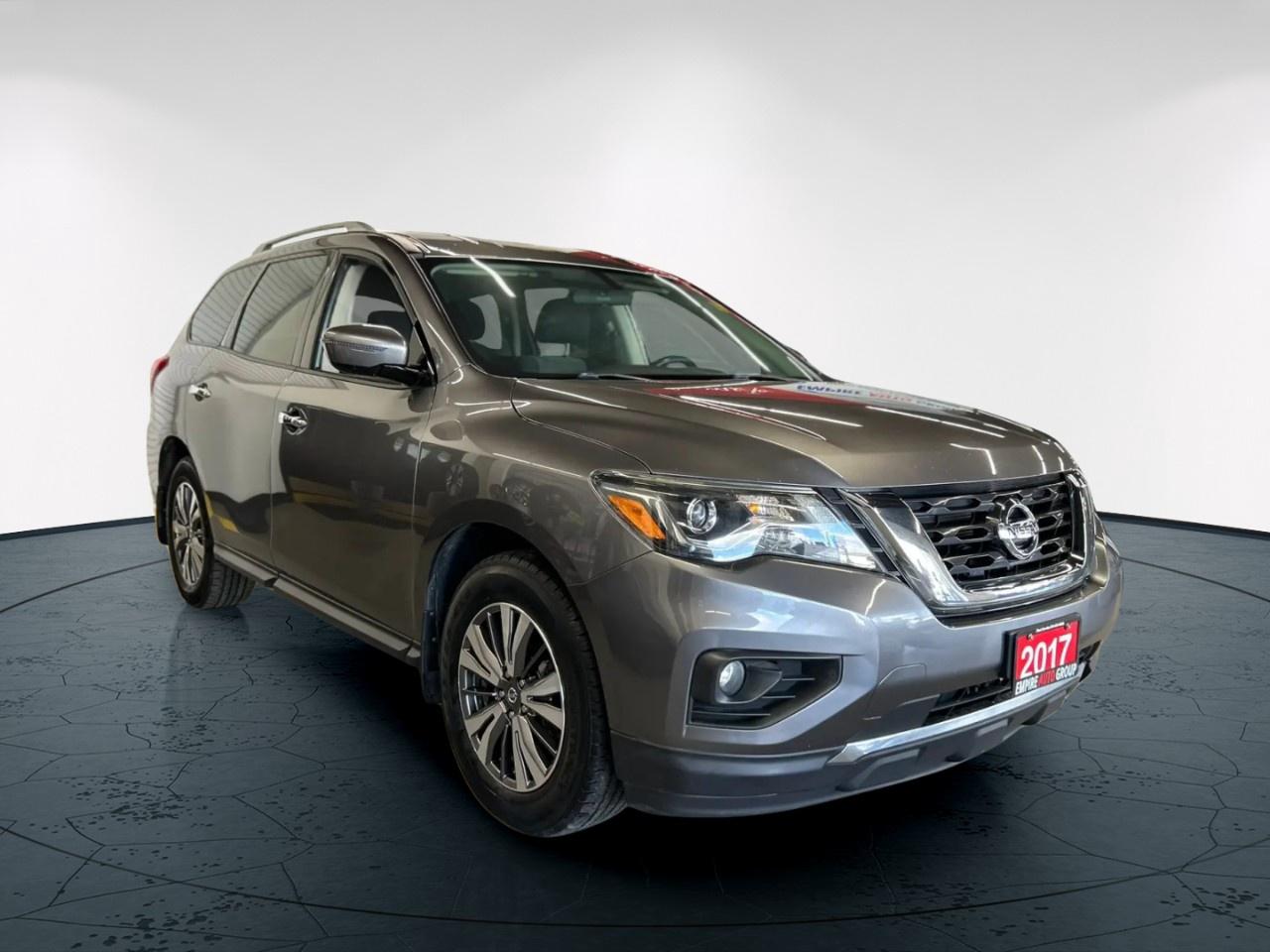 2017 Nissan Pathfinder SV Photo