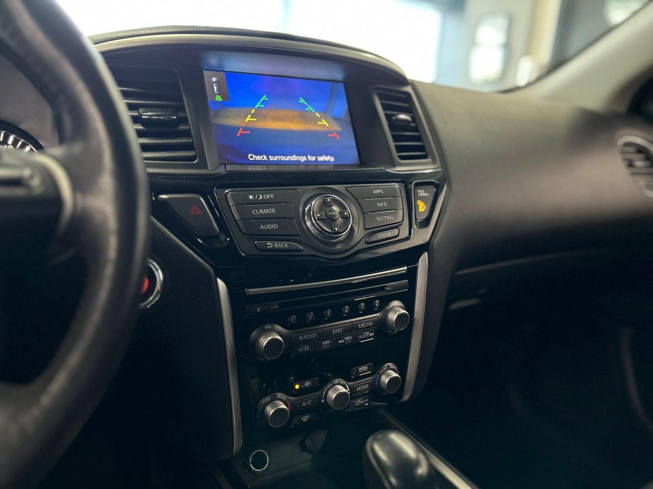 2017 Nissan Pathfinder SV Photo