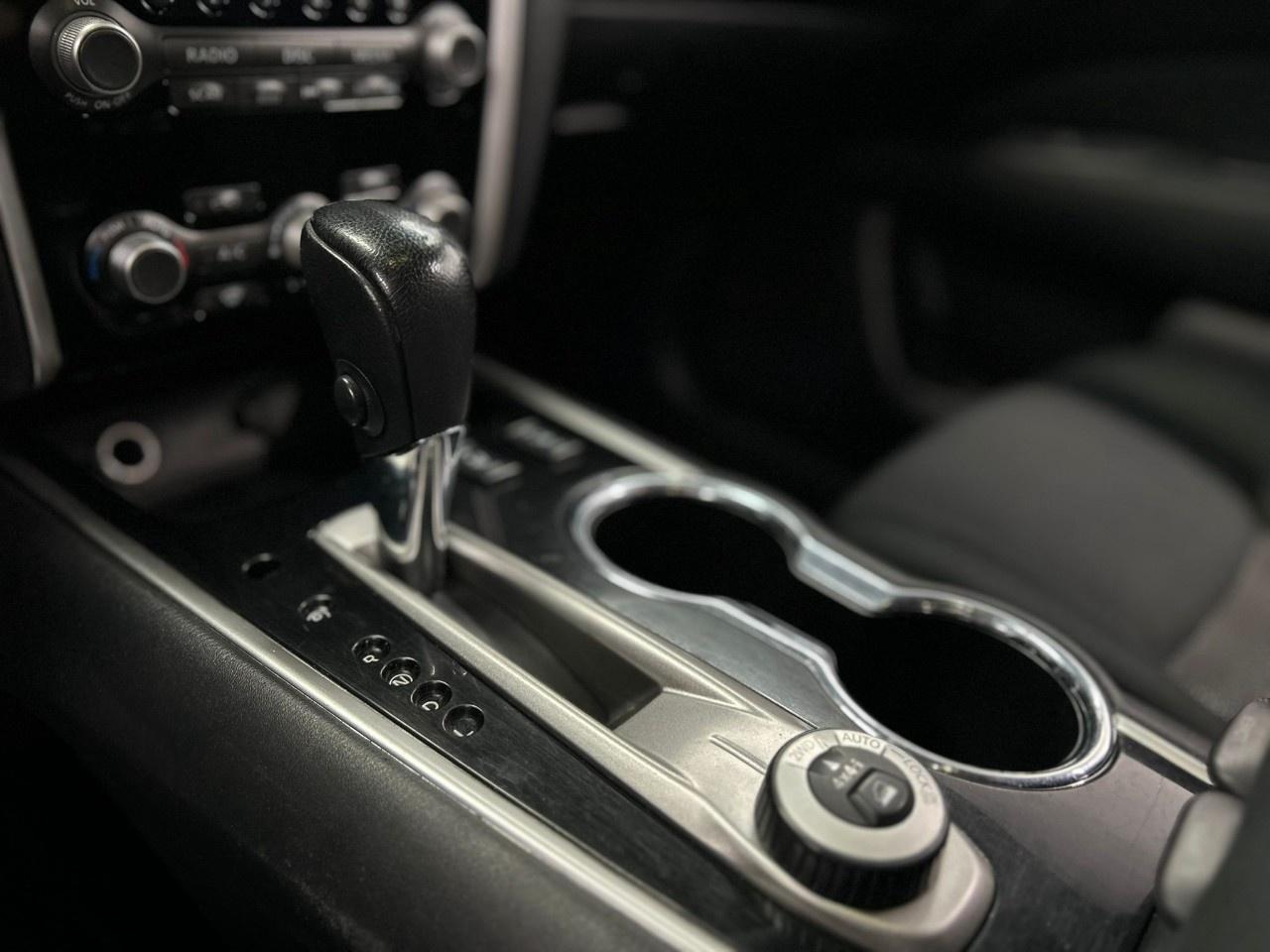 2017 Nissan Pathfinder SV Photo