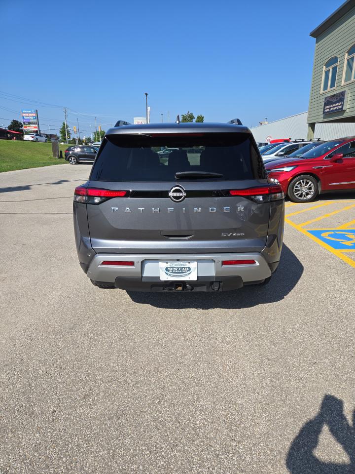 2024 Nissan Pathfinder SV Photo3