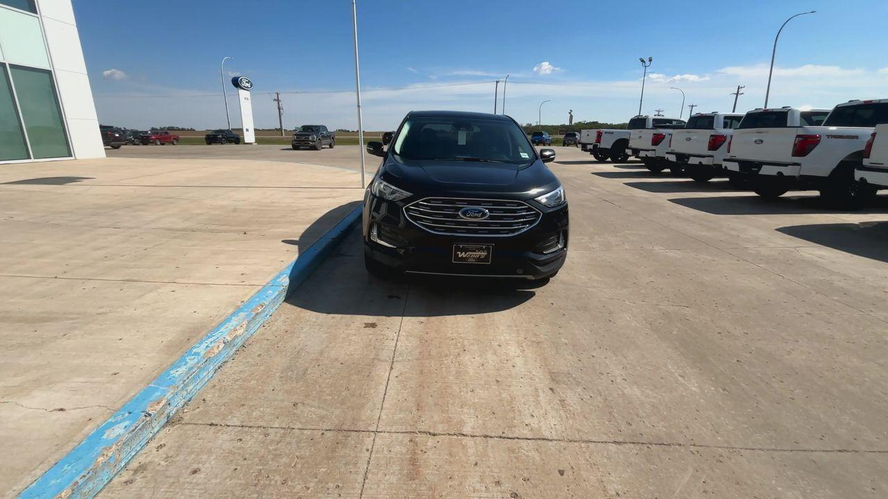2023 Ford Edge Titanium AWD Photo5