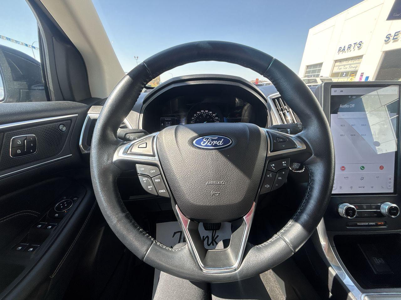 2023 Ford Edge Titanium AWD Photo5