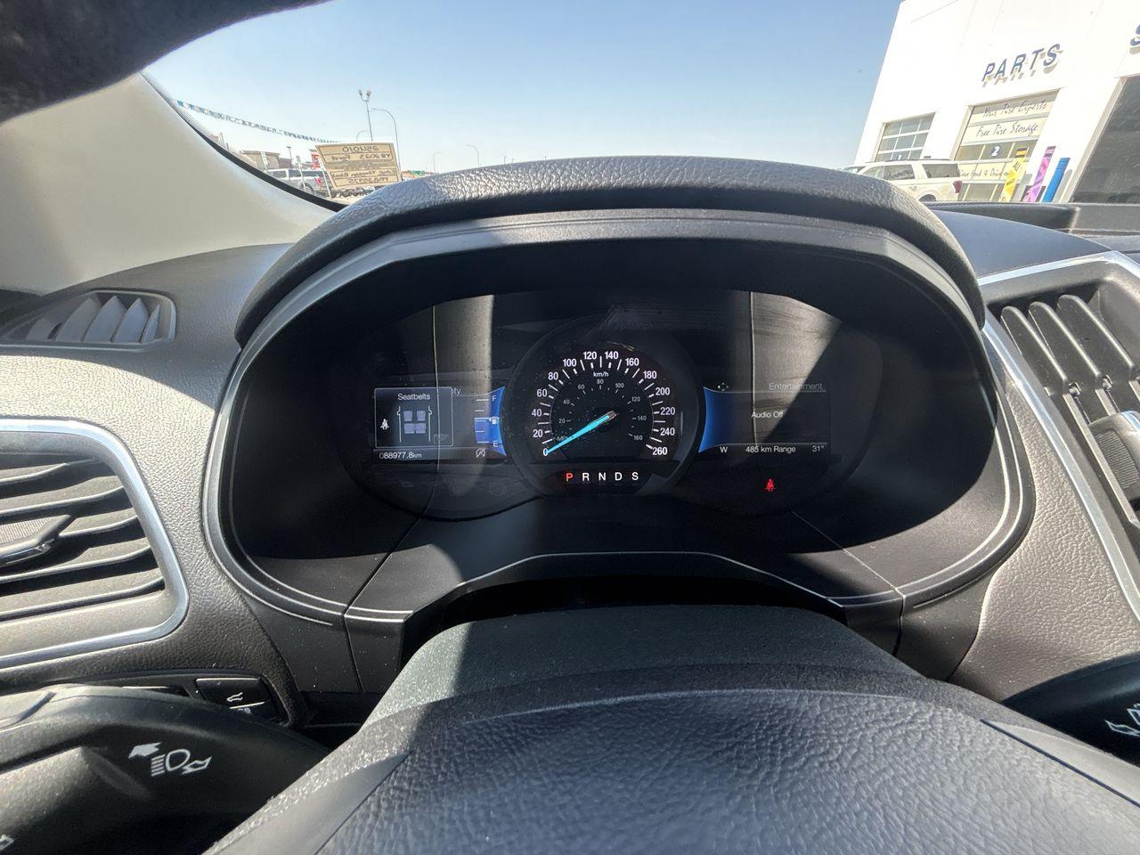 2023 Ford Edge Titanium AWD Photo5