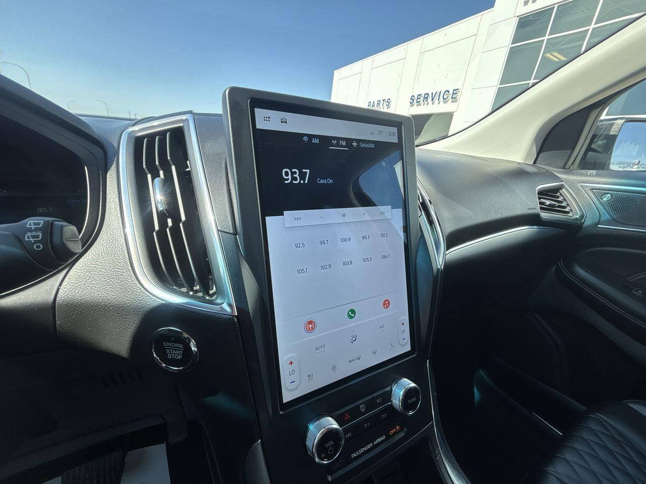 2023 Ford Edge Titanium AWD Photo5