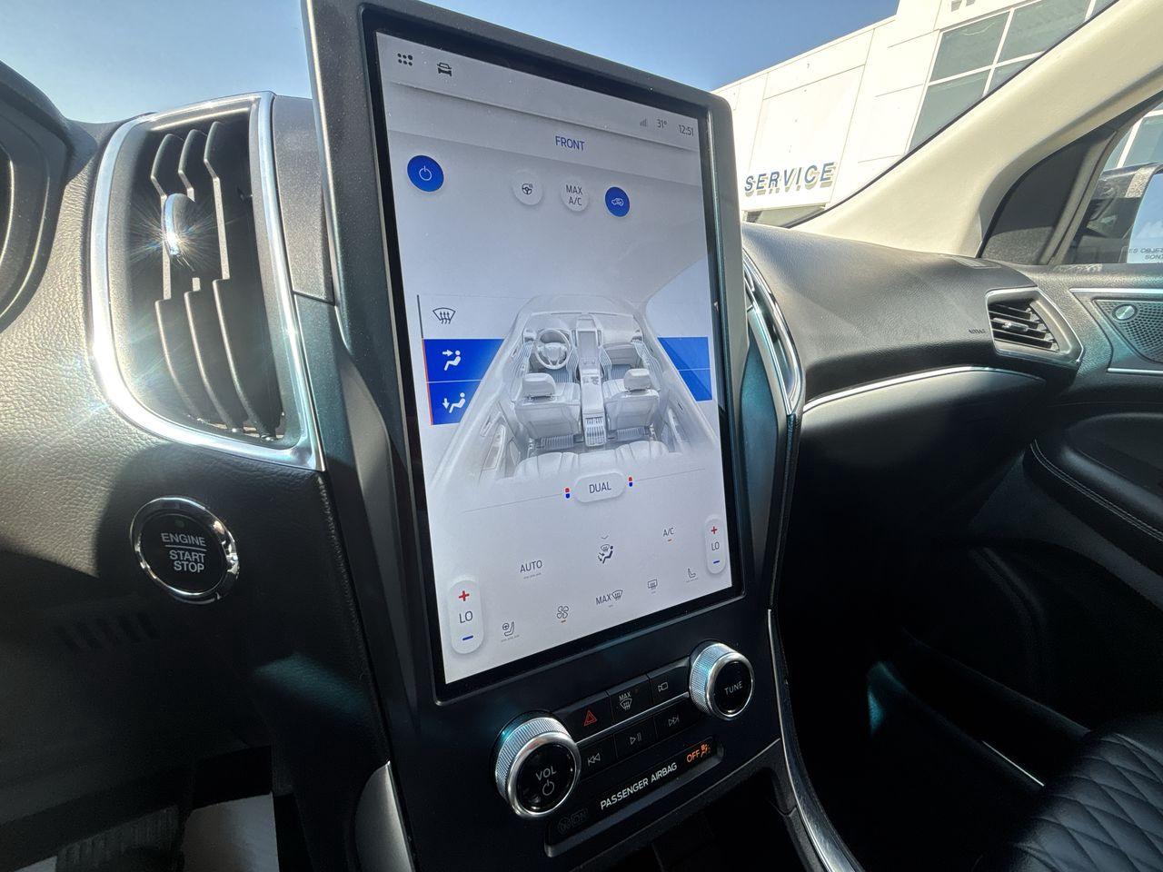 2023 Ford Edge Titanium AWD Photo5