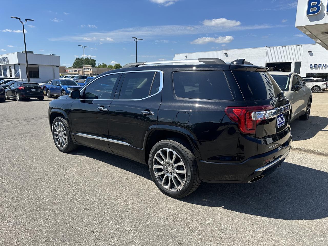 2023 GMC Acadia |Denali|6.2L|ULTIMATE|AWD| Photo3