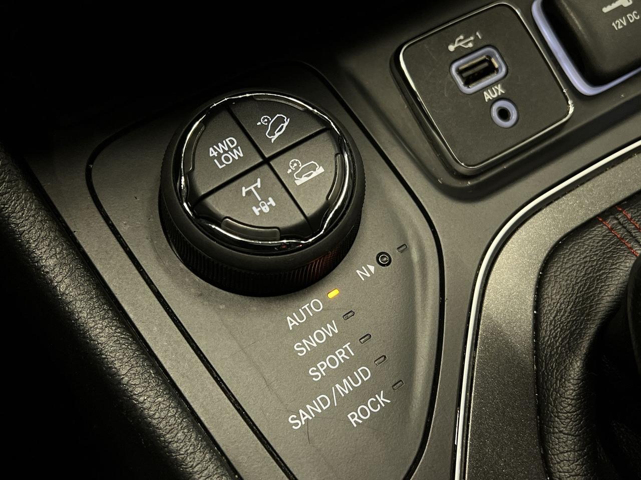 2022 Jeep Cherokee TRAILHAWK 4X4| HTD LEATHER| V6|REMOTE START|ALLOYS Photo