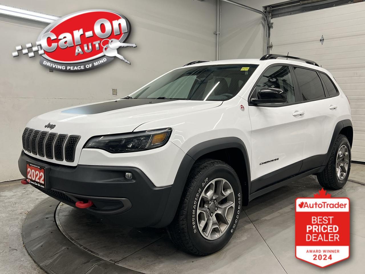 TRAILHAWK 4X4 271HP 3.2L V6 w/ Heated leather seat & steering, remote start, blind spot monitor, rear cross-traffic alert, backup camera w/ rear park sensors, 17-inch alloys, 8.4-inch touchscreen w/ Android Auto/ Apple CarPlay, dual-zone climate control, automatic headlights, keyless entry w/ push start, rain-sensing wipers,  power liftgate, power seat, power locks, power windows, power mirrors, auto-dimming rearview mirror, garage door opener, cruise control, Bluetooth and Sirius XM!!*This car was used as a previous daily rental*