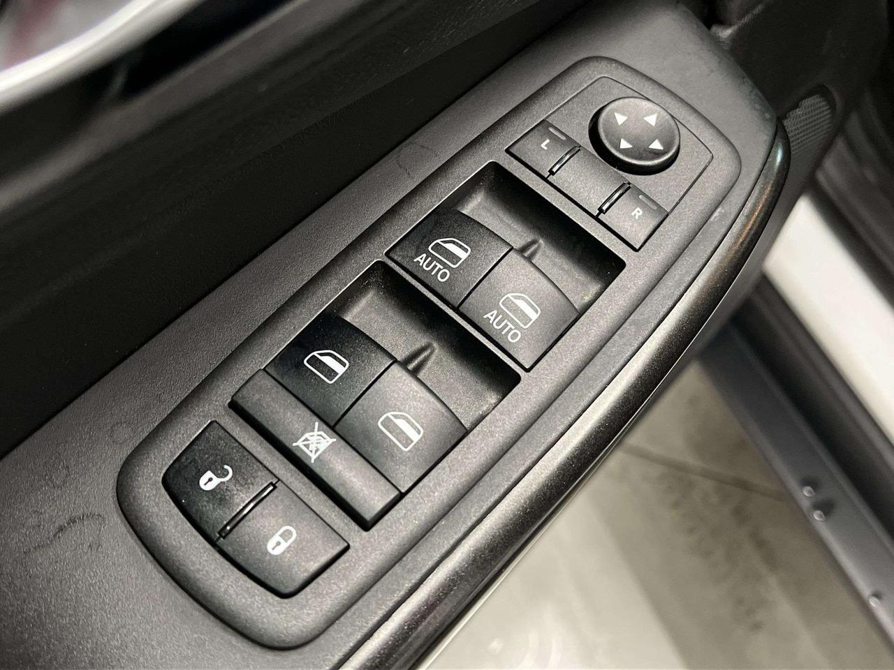 2022 Jeep Cherokee TRAILHAWK 4X4| HTD LEATHER| V6|REMOTE START|ALLOYS Photo