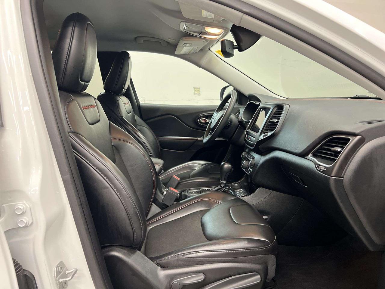 2022 Jeep Cherokee TRAILHAWK 4X4| HTD LEATHER| V6|REMOTE START|ALLOYS Photo