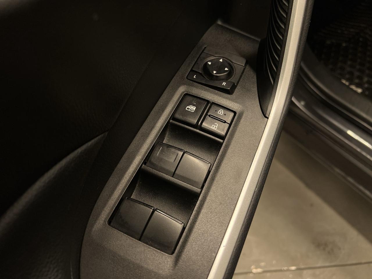 2023 Toyota RAV4 AWD | HEATED SEATS | CARPLAY | REAR CAM Photo