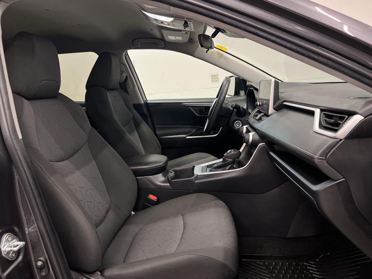 2023 Toyota RAV4 AWD | HEATED SEATS | CARPLAY | REAR CAM Photo