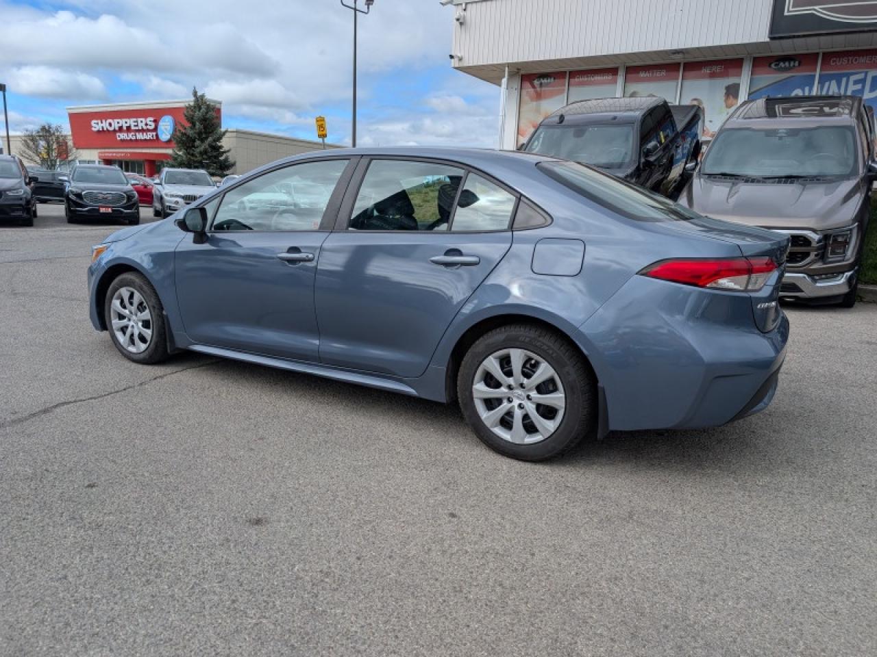 2022 Toyota Corolla LE  **VERY LOW MILEAGE** Photo