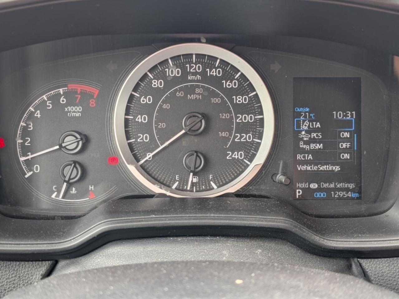 2022 Toyota Corolla LE  **VERY LOW MILEAGE** Photo