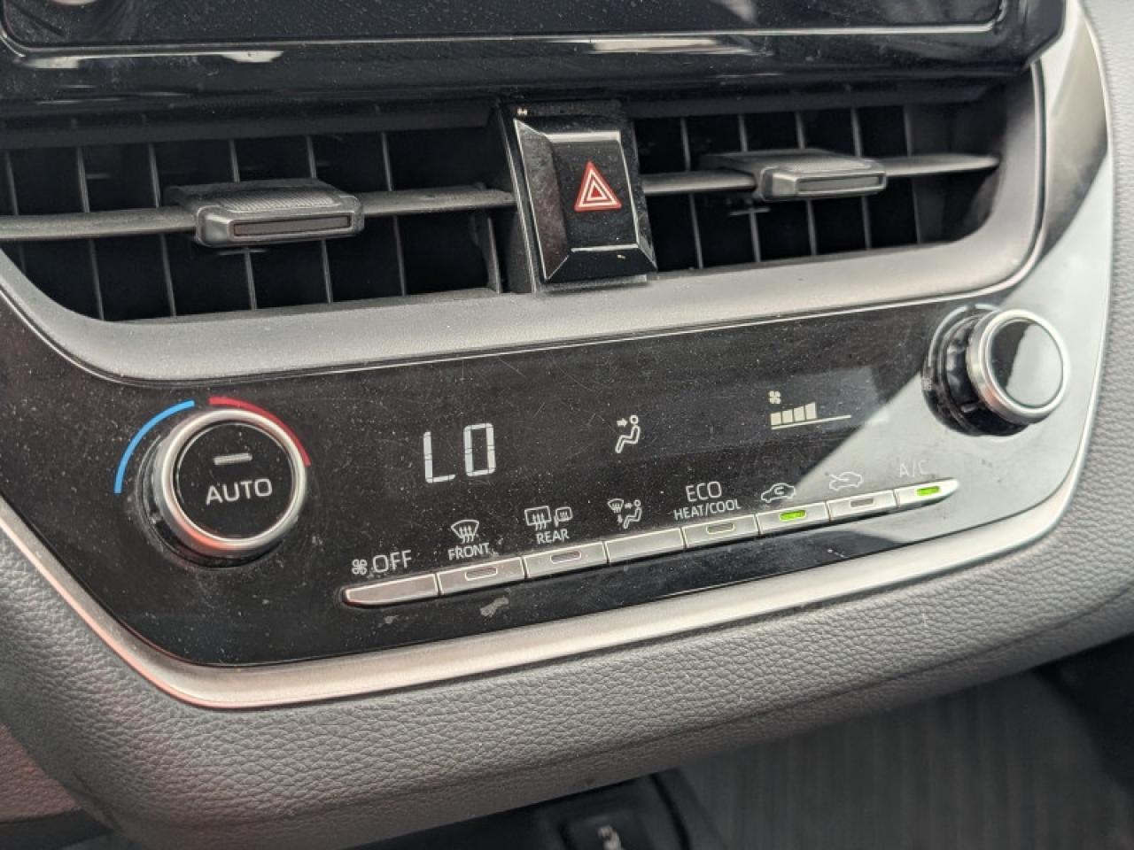2022 Toyota Corolla LE  **VERY LOW MILEAGE** Photo