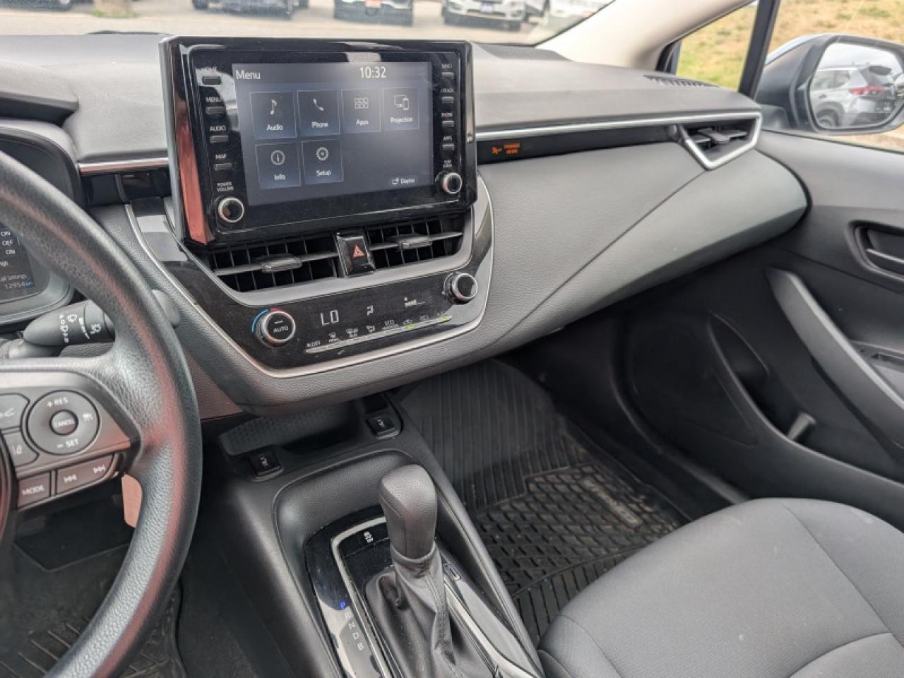 2022 Toyota Corolla LE  **VERY LOW MILEAGE** Photo